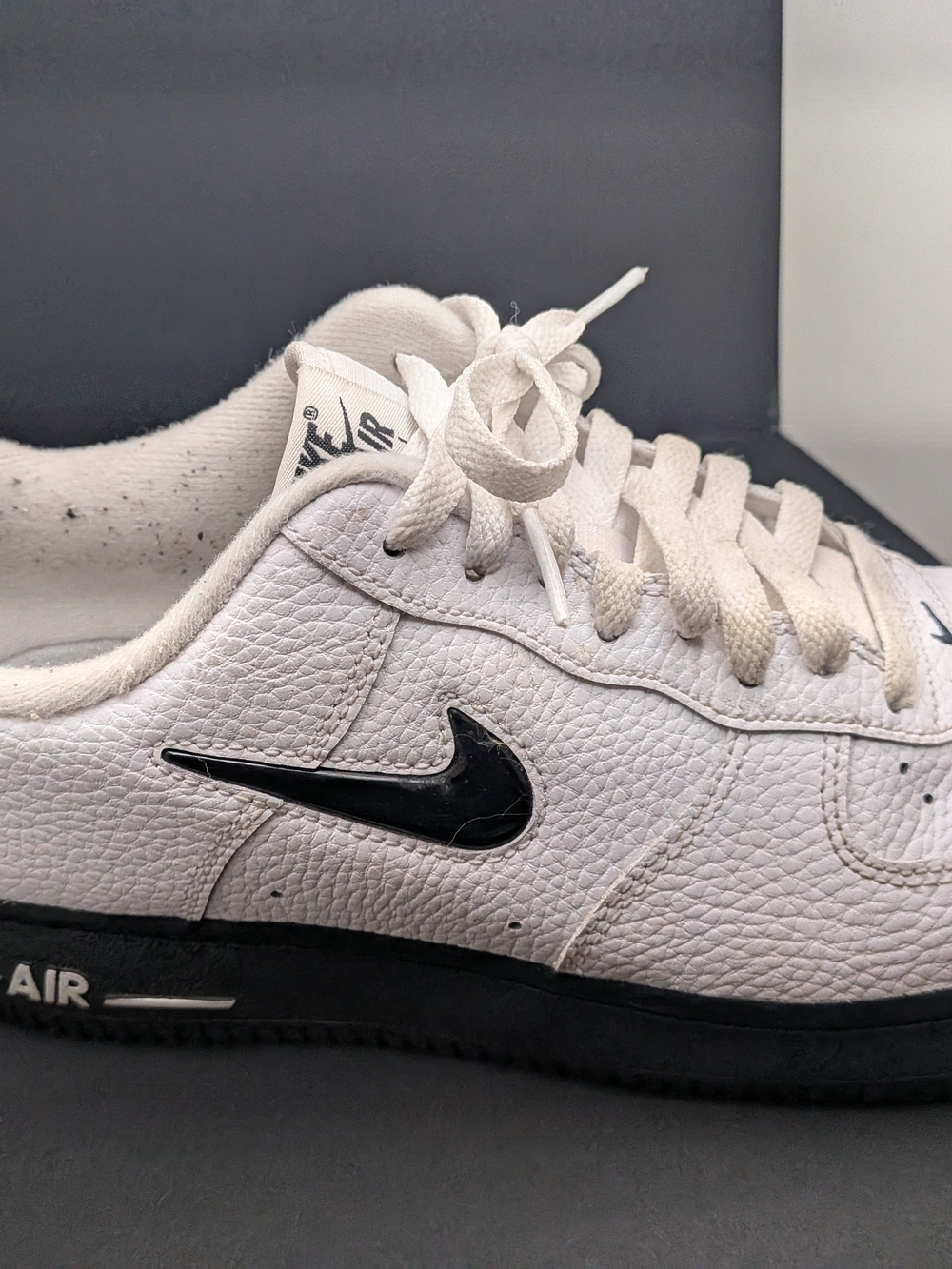 Nike,The Goat, Men’s White Leather Sneakers with Black Swoosh